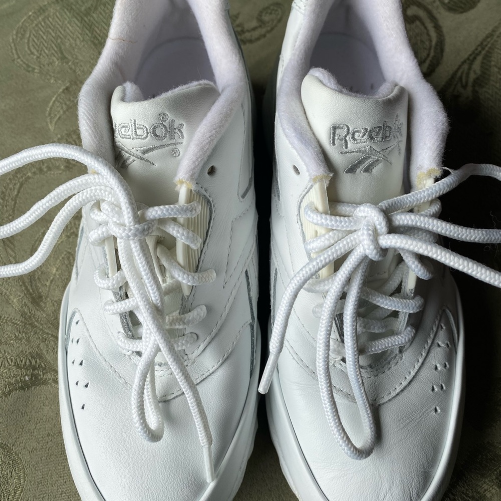 Reebok white rubber shoes size 5 1/2 usa